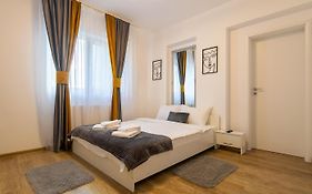 Mm Aparthotel Near To Coresi Mall With Free Parking